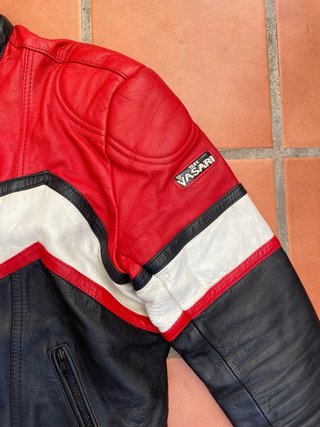 Traje Moto Cuero Negro y Rojo