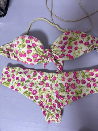 Bikini fresas blanco y rosa