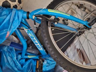 Bicicleta azul B-PRO