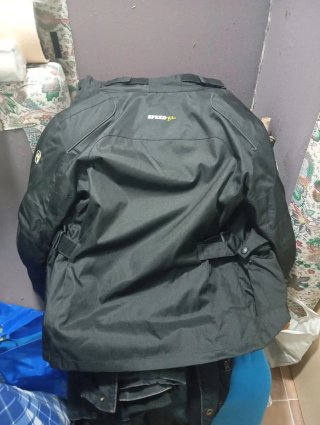 Chaqueta de moto con protecciones