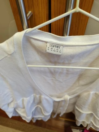 Chaqueta blanca con volantes