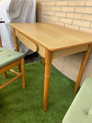 Mesa de cocina con 4 sillas