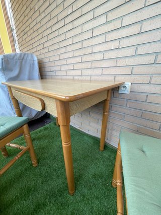 Mesa de cocina con 4 sillas