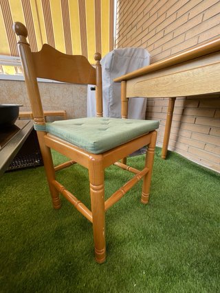 Mesa de cocina con 4 sillas