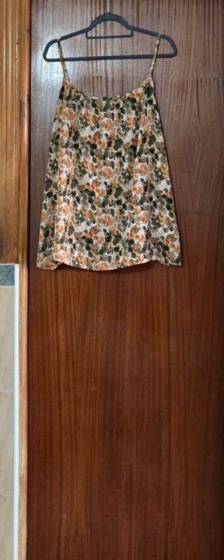 Top estampado multicolor de tirantes