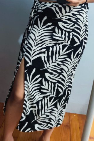 Falda larga estampada hojas