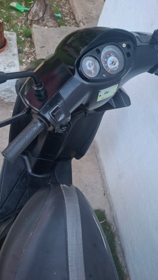 Moto Scooter Negra Typhoon