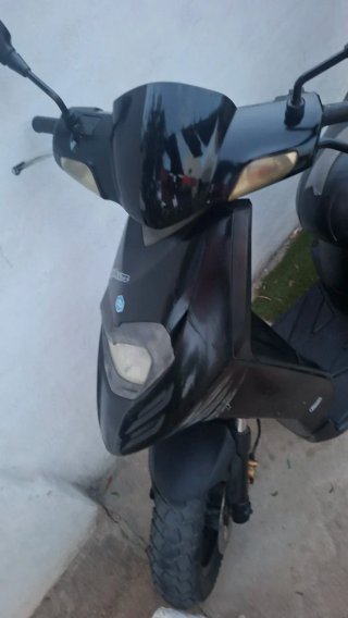 Moto Scooter Negra Typhoon