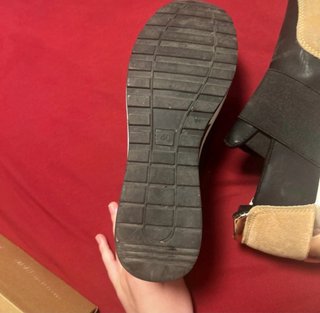 Zapatos casuales negros y beige