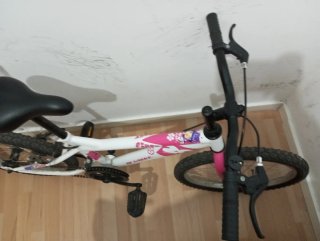 Bicicleta infantil First 20 rosa