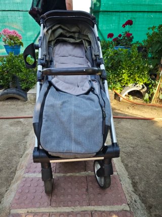 Silla de paseo Mutsy Nexo gris + saco inv. a juego
