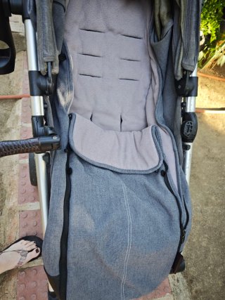 Silla de paseo Mutsy Nexo gris + saco inv. a juego