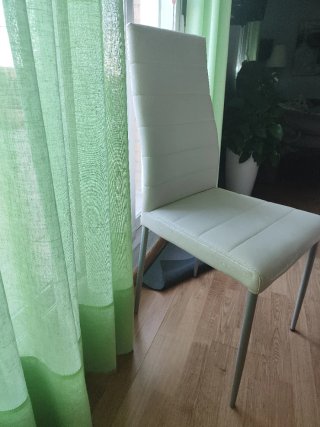 Sillas de salón blancas. Urge venta