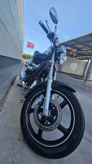 Moto Kymco Zhing II 125cc Cruiser Negra
