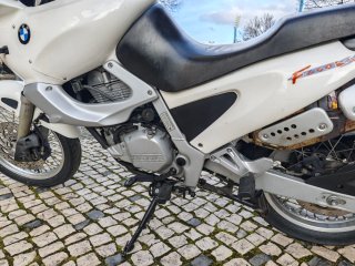 BMW F650 ST Blanca – Revisada y lista para rodar