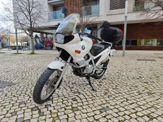 BMW F650 ST Blanca – Revisada y lista para rodar