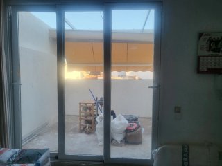 Puerta corredera aluminio blanco 3 hojas