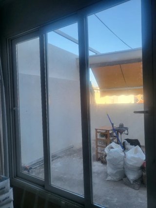 Puerta corredera aluminio blanco 3 hojas