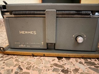 Máquina de escribir Hermes 2000