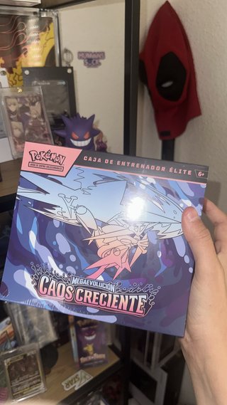 Caja Entrenador Élite ETB Caos Creciente Pokémon