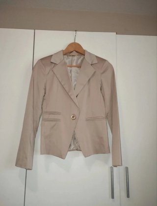 Chaqueta beige mujer SIN MARCA