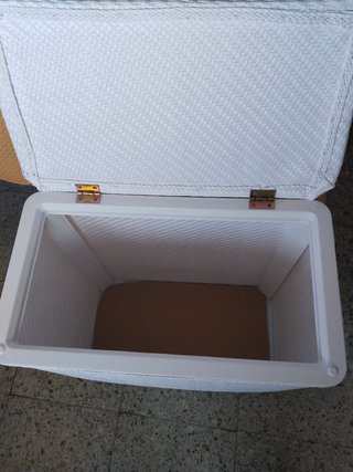 Baúl de mimbre blanco