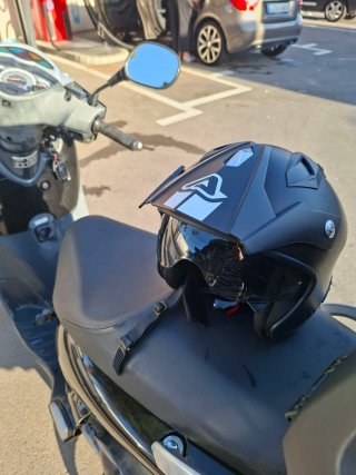 Honda SH 125cc Scooter Negra y Plata