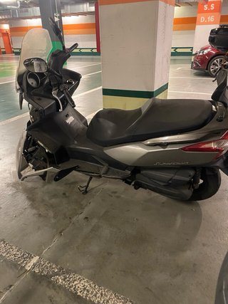 Maxi Scooter Siniestrada Motor Semi Nuevo