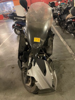 Maxi Scooter Siniestrada Motor Semi Nuevo