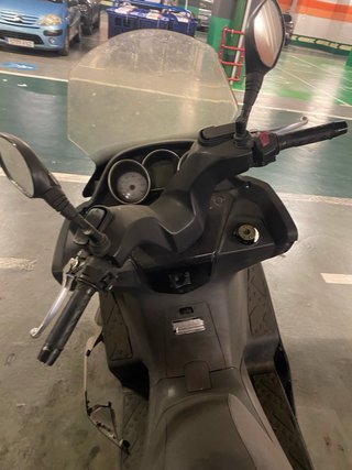 Maxi Scooter Siniestrada Motor Semi Nuevo