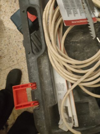 Sierra Sable Makita con Hojas