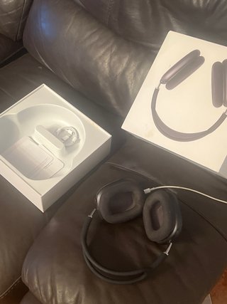 Auricolari Apple AirPods Max neri e argentati