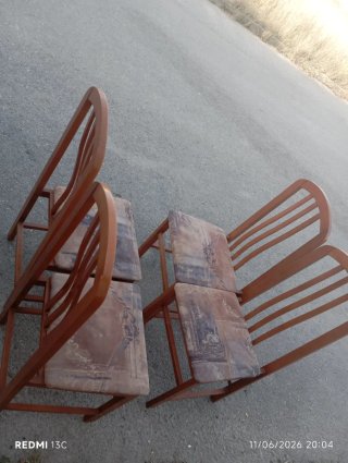 Juego de 4 sillas de madera