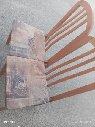 Juego de 4 sillas de madera