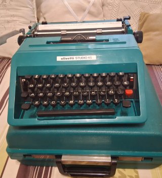 Máquina de escribir Olivetti Studio 45