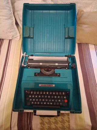 Máquina de escribir Olivetti Studio 45