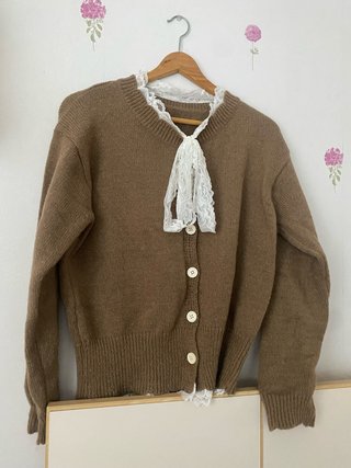 Jersey marrón con encaje