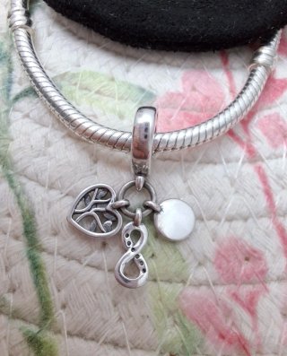 Charm Colgante Triple Infinito y Familia