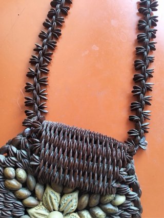 Bolso artesanal de semillas
