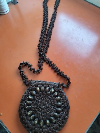 Bolso artesanal de semillas