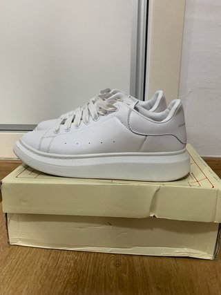 Scatola Alexander McQueen beige
