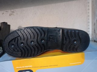 Calzado de seguridad Vulcapros gris y Mendi negro
