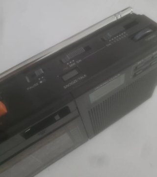 Radio despertador Grundig Cosmopolit