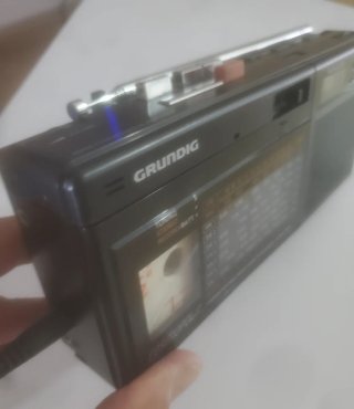 Radio despertador Grundig Cosmopolit