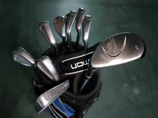 Bolsa Callaway con palos Titleist + híbrido