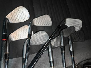 Bolsa Callaway con palos Titleist + híbrido