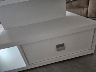 Mesa de centro blanca y madera