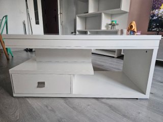 Mesa de centro blanca y madera