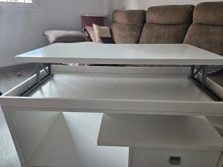 Mesa de centro blanca y madera