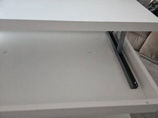 Mesa de centro blanca y madera